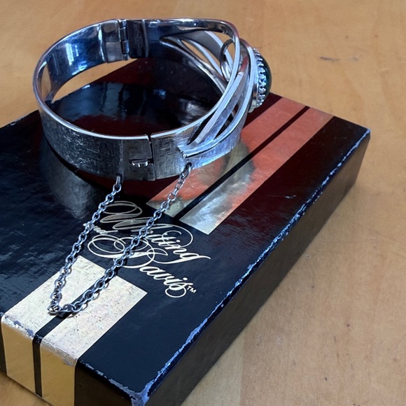 Whiting & Davis Silvertone hinged Bracelet with Green Stone - Picture 3 of 5